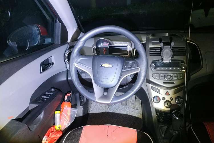 Used Chevrolet Aveo Sonic 2011 Sedan 1.4L Manual Transmission SE
