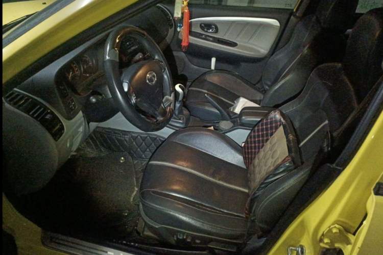 Used Soueast V3 Lingyue 2012 Revised Version 1.5L Manual – Style Edition
