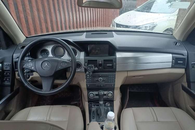 Used Mercedes-Benz GLK-Class 2008 GLK 300 4MATIC Luxury Model Center Console