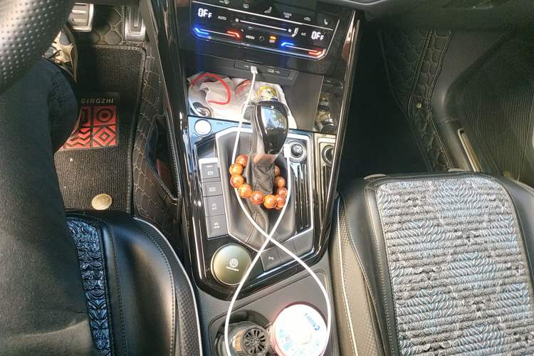 Used Volkswagen Tayron X 2020 330TSI Two-Wheel Drive Luxury Smart Connectivity Version Gear Lever