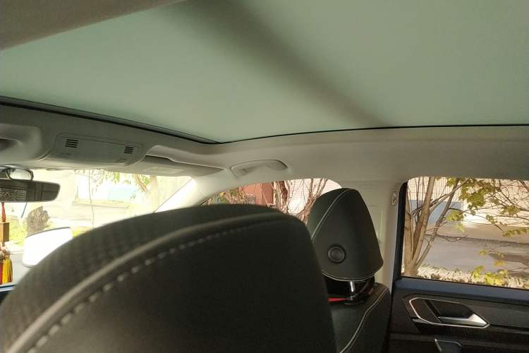 Used Volkswagen Tayron X 2020 330TSI Two-Wheel Drive Luxury Smart Connectivity Version Headliner