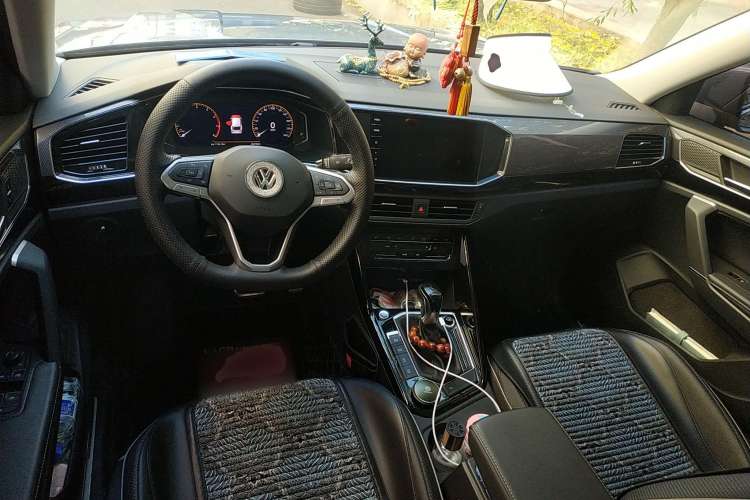 Used Volkswagen Tayron X 2020 330TSI Two-Wheel Drive Luxury Smart Connectivity Version Center Console