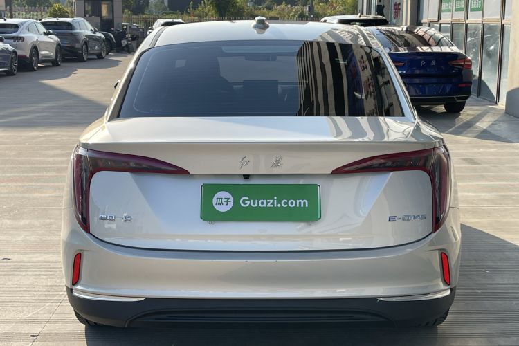 Used Hongqi E-QM5 2022 431 km Charge & Enjoy Edition
