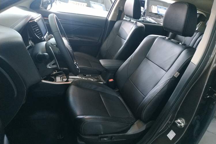 Used Mitsubishi Outlander 2018 2.4L 4x4 Elite Edition 5 Seats
