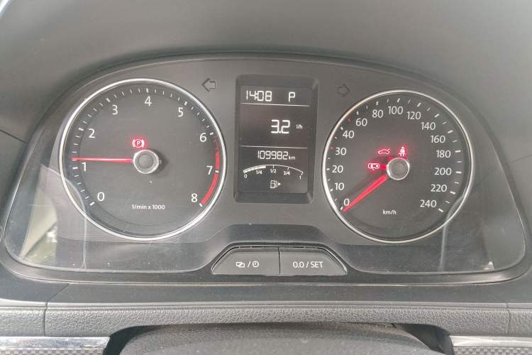 Used Volkswagen Cross Lavida 2014 1.4TSI DSG Odometer Close Up