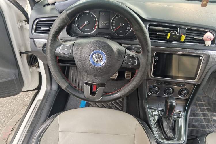 Used Volkswagen Cross Lavida 2014 1.4TSI DSG Steering Wheel