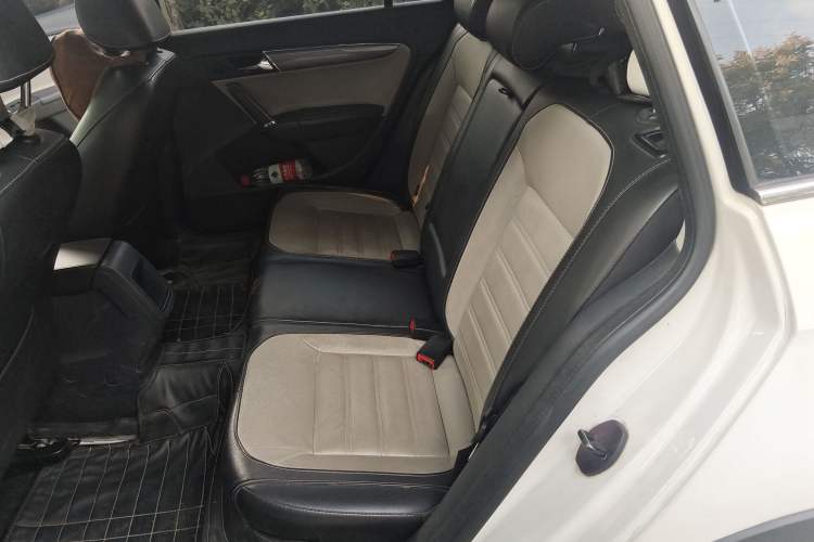 Used Volkswagen Cross Lavida 2014 1.4TSI DSG Left Rear Seat