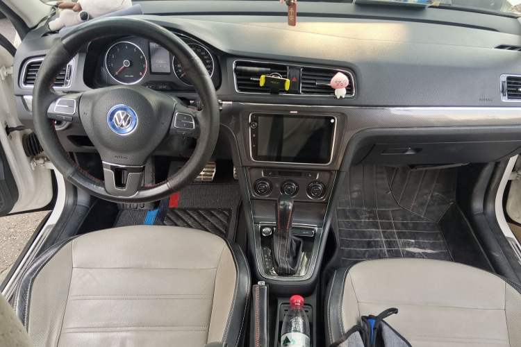 Used Volkswagen Cross Lavida 2014 1.4TSI DSG Center Console