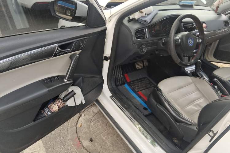 Used Volkswagen Cross Lavida 2014 1.4TSI DSG Driver Seat