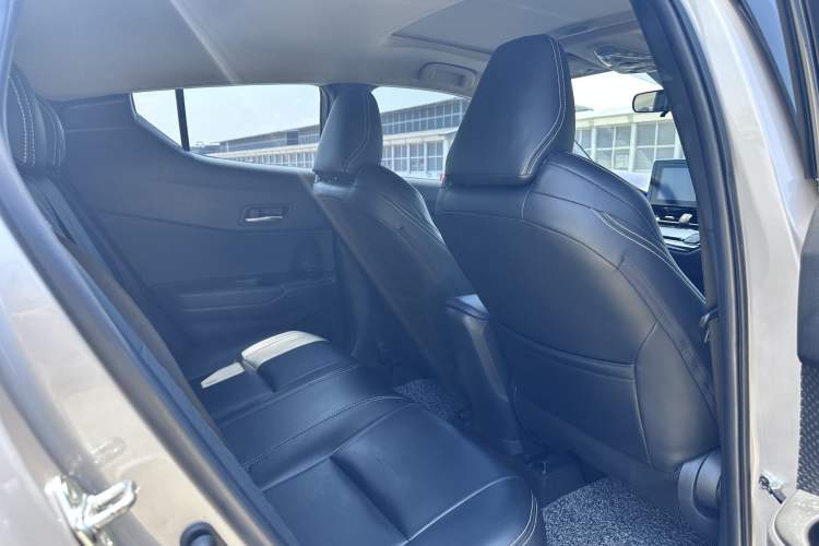 Used Toyota C-HR 2021 Dual-Motor 2.0L E-CVT Comfort Edition Interior 3