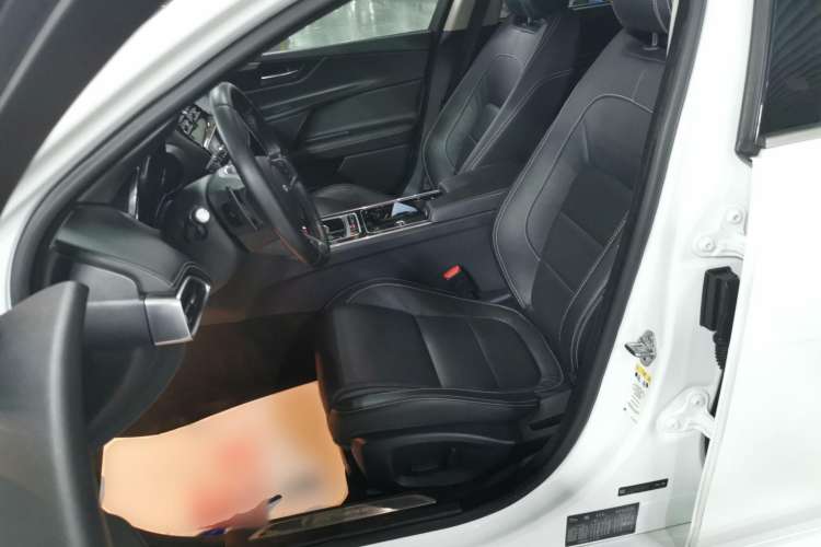 Used Jaguar XE 2015 2.0T 200 PS R-Sport
