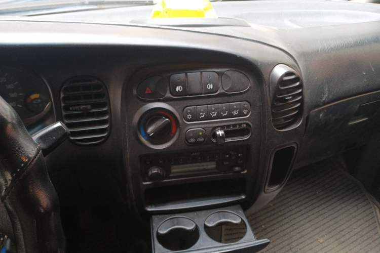 Used JAC Refine 2011 2.0L Shuttle Gasoline Comfort Edition HFC4GA3
