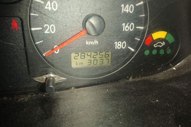 Used JAC Refine 2011 2.0L Shuttle Gasoline Comfort Edition HFC4GA3
