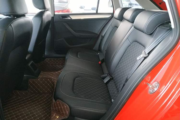 Used Skoda Rapid Spaceback 2018 1.6L Automatic Comfort Edition
