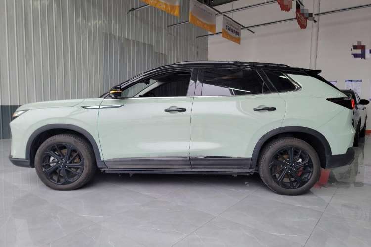 Used Dongfeng Aeolus Huge 2022 Mach Dual-Motor 1.5T MHD Dare-to-Dream Edition