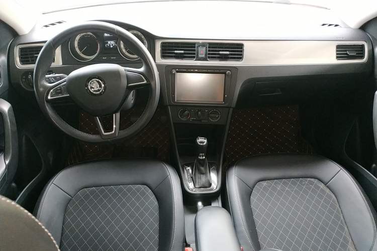 Used Skoda Rapid Spaceback 2018 1.6L Automatic Comfort Edition
