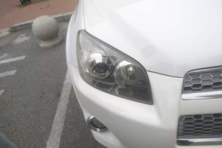 Used Toyota RAV4 2012 Luxurious 2.4L Automatic 4x4 with Stylish Features
