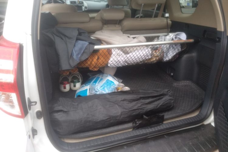 Used Toyota RAV4 2012 Luxurious 2.4L Automatic 4x4 with Stylish Features
