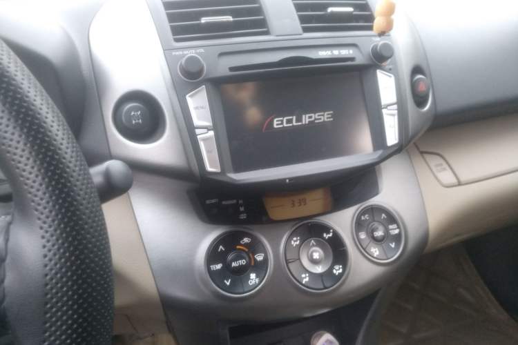 Used Toyota RAV4 2012 Luxurious 2.4L Automatic 4x4 with Stylish Features
