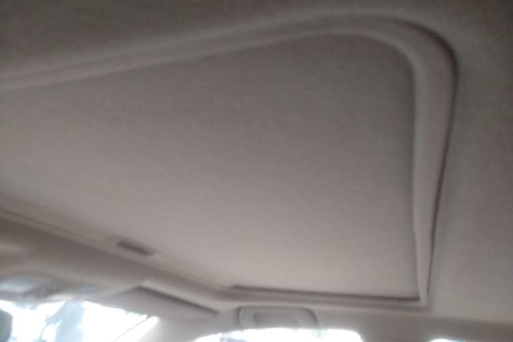 Used Toyota RAV4 2012 Luxurious 2.4L Automatic 4x4 with Stylish Features
