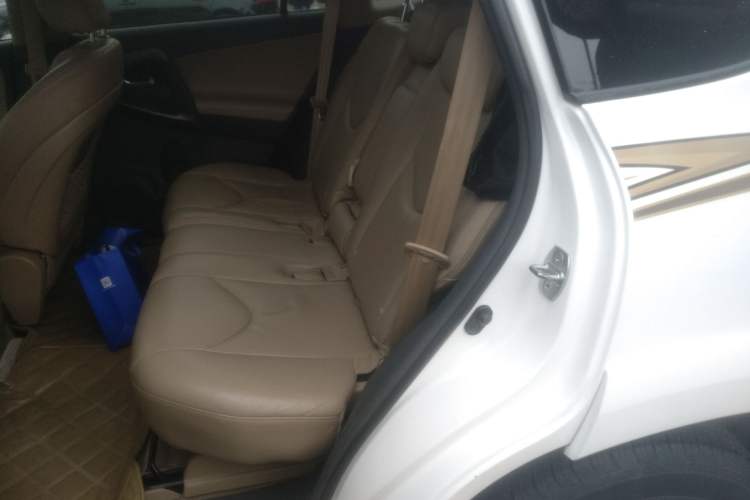 Used Toyota RAV4 2012 Luxurious 2.4L Automatic 4x4 with Stylish Features
