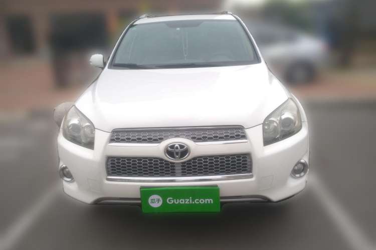 Used Toyota RAV4 2012 Luxurious 2.4L Automatic 4x4 with Stylish Features
