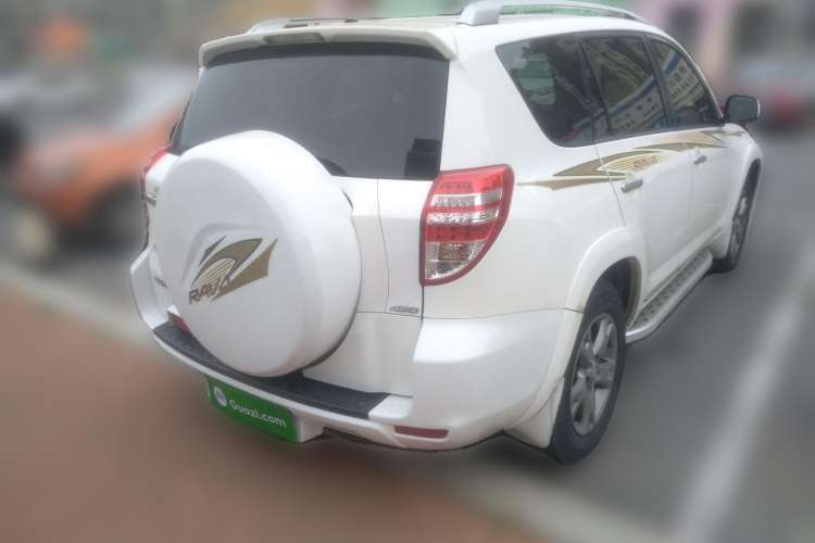 Used Toyota RAV4 2012 Luxurious 2.4L Automatic 4x4 with Stylish Features
