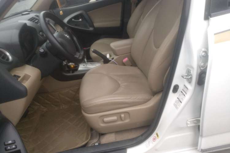 Used Toyota RAV4 2012 Luxurious 2.4L Automatic 4x4 with Stylish Features
