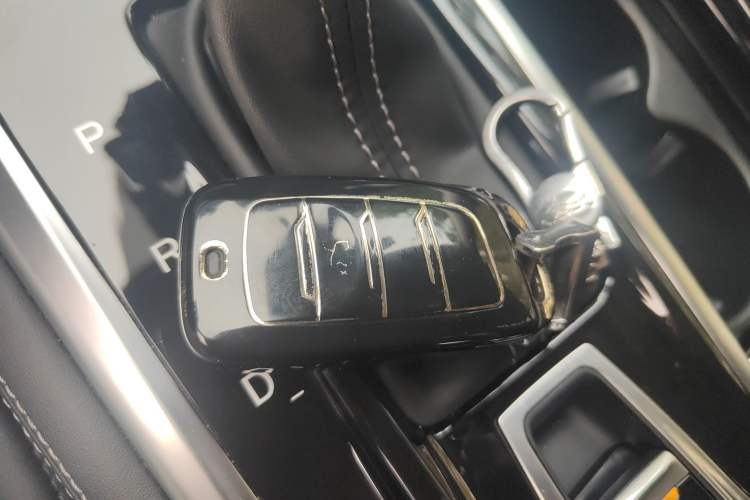 Used CHANGAN CS95 2019 2.0T Two-Wheel-Drive Luxury Version
