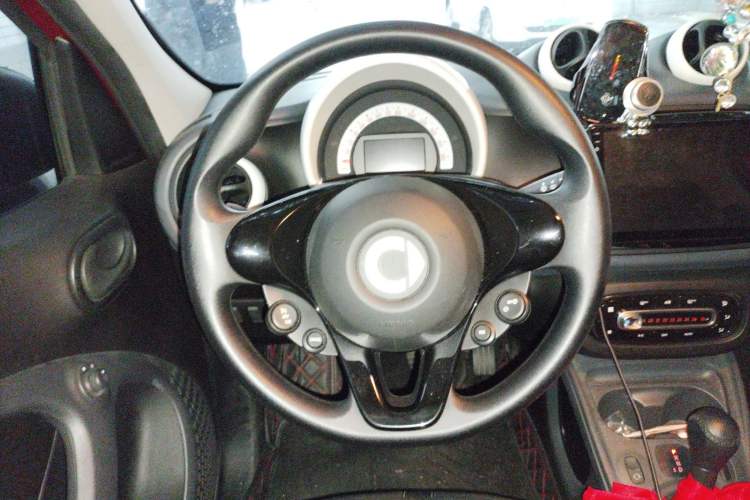 Used smart forfour 2018 1.0L 52 kW Dynamic Edition
