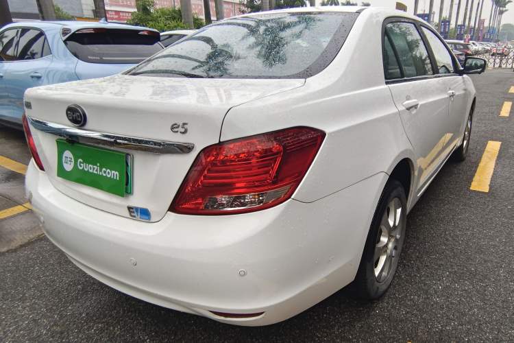 Used BYD e5 2016 300 Luxury Edition
