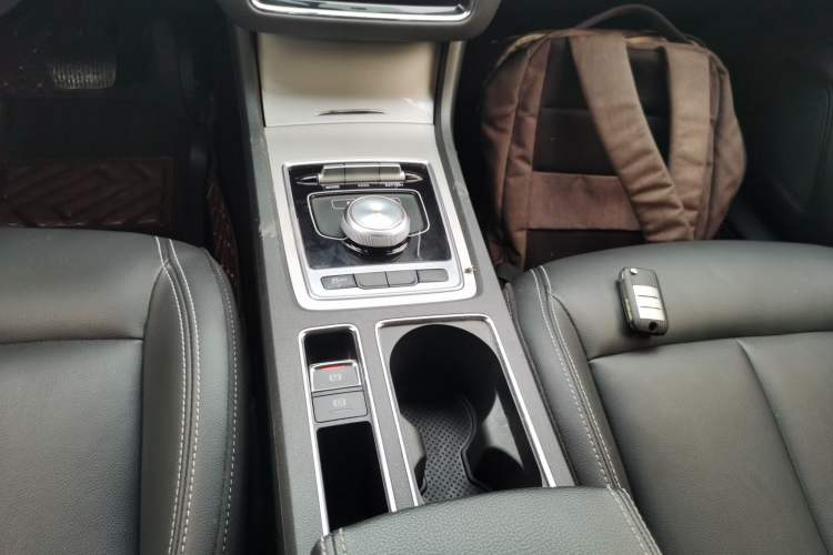 Used Roewe i6 New Energy 2017 45T Hybrid Connect & Smart Enjoyment Edition
