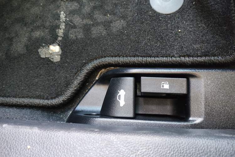 Used BYD Qin New Energy 2017 1.5T Luxury Model Interior 2