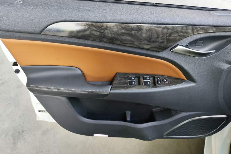 Used BYD Qin New Energy 2017 1.5T Luxury Model Interior 12