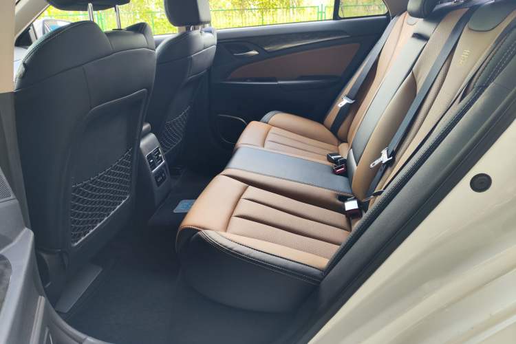 Used BYD Qin New Energy 2017 1.5T Luxury Model Interior 8