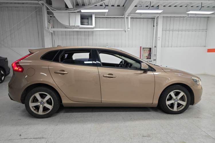 Used Volvo V40 2016 T3 Zhiyi Edition