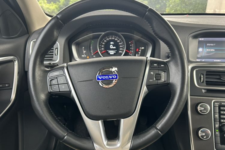 Used Volvo V60 2014 T5 Zhiyi Edition
