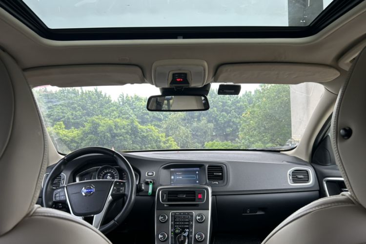 Used Volvo V60 2014 T5 Zhiyi Edition
