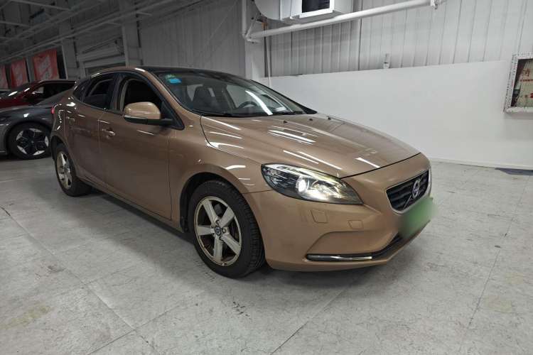 Used Volvo V40 2016 T3 Zhiyi Edition