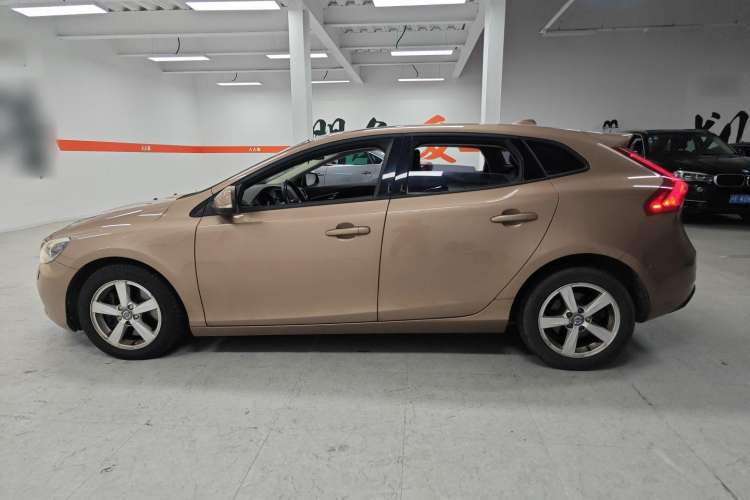 Used Volvo V40 2016 T3 Zhiyi Edition
