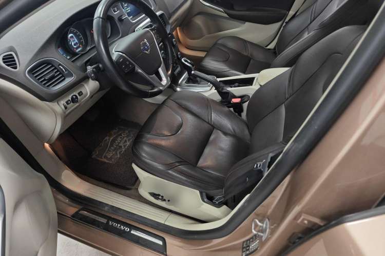 Used Volvo V40 2016 T3 Zhiyi Edition