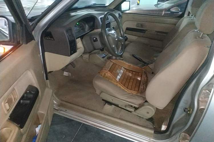 Used Dongfeng Ruichi 2013 2.2T Diesel Two-Wheel Drive Standard Version ZD22TE
