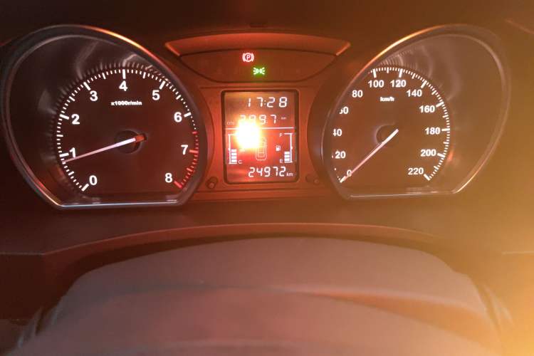 Used Zotye T600 2017 1.5T Manual Luxury New Year Edition Odometer Close Up