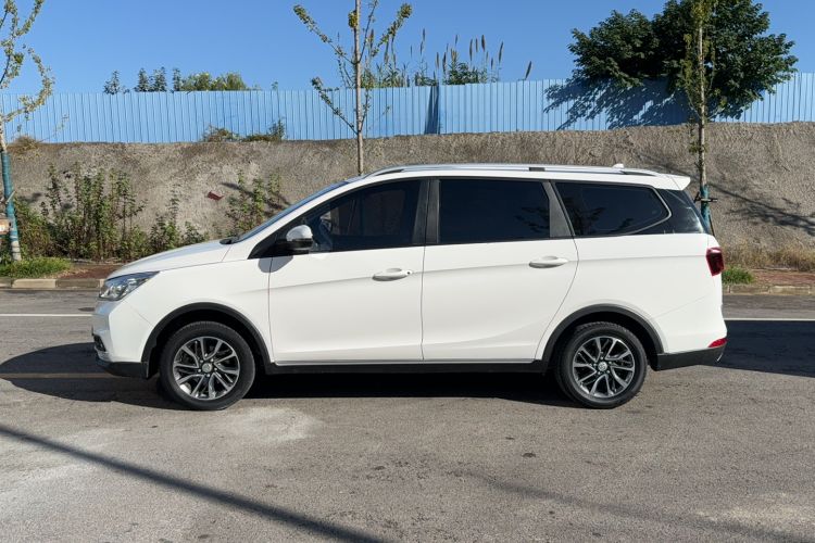 Used Baojun 730 2021 1.5T Manual Fashion Version 7 Seats
