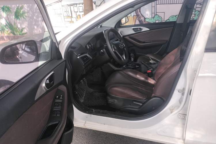 Used Soueast A5 Wing Dance 2019 1.5L Manual Luxury Version China V Standard
