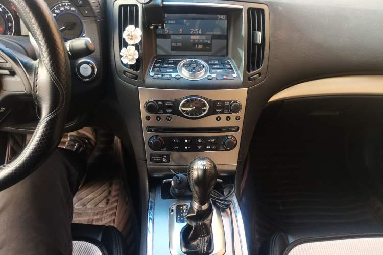 Used Infiniti G Series 2010 G25 Sedan Luxury Sport Edition Audio And AC Panel