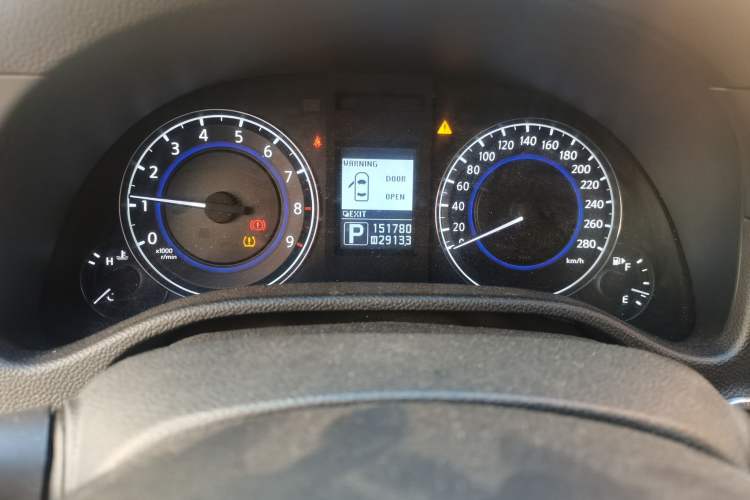 Used Infiniti G Series 2010 G25 Sedan Luxury Sport Edition Odometer Close Up