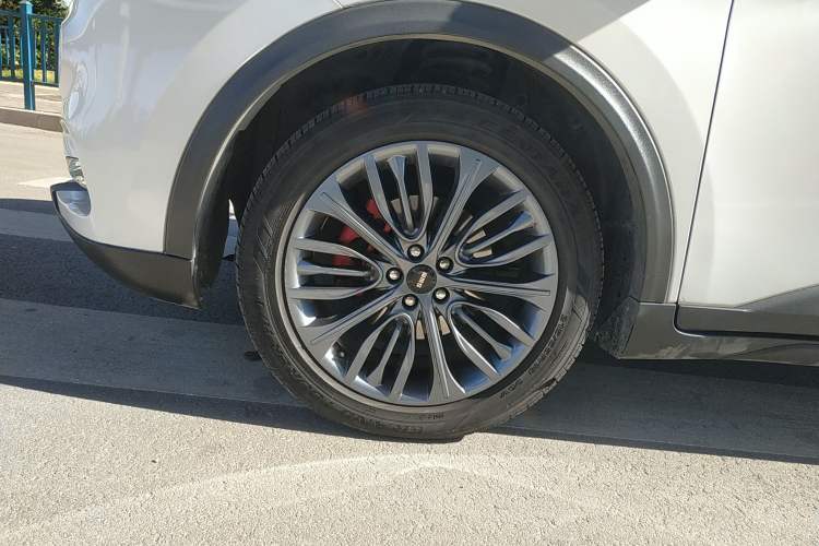 Used SWM X7 2018 Facelift 1.5T Automatic Comfort Version 7 Seats Left Front Wheel Hub