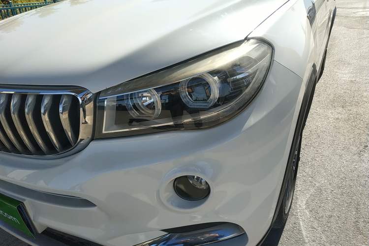 Used SWM X7 2018 Facelift 1.5T Automatic Comfort Version 7 Seats Left Front Headlight