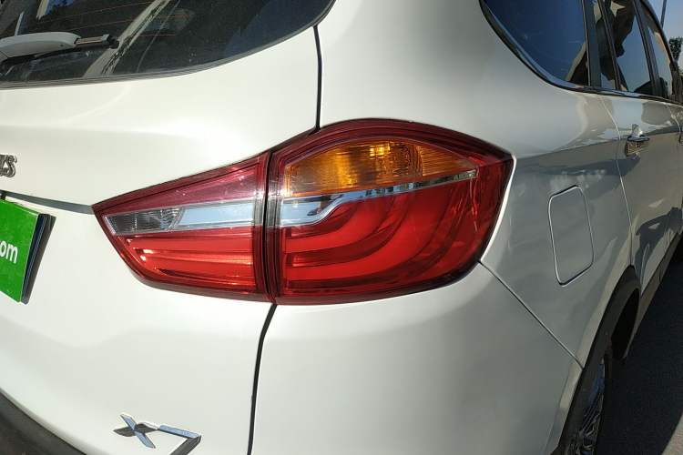 Used SWM X7 2018 Facelift 1.5T Automatic Comfort Version 7 Seats Right Rear Taillight